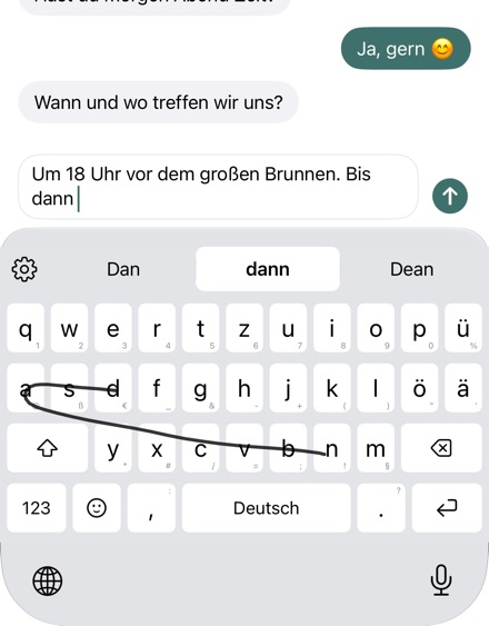 Ein Wort wird über die Buchstaben gewischt, die Spur ist zu sehen.